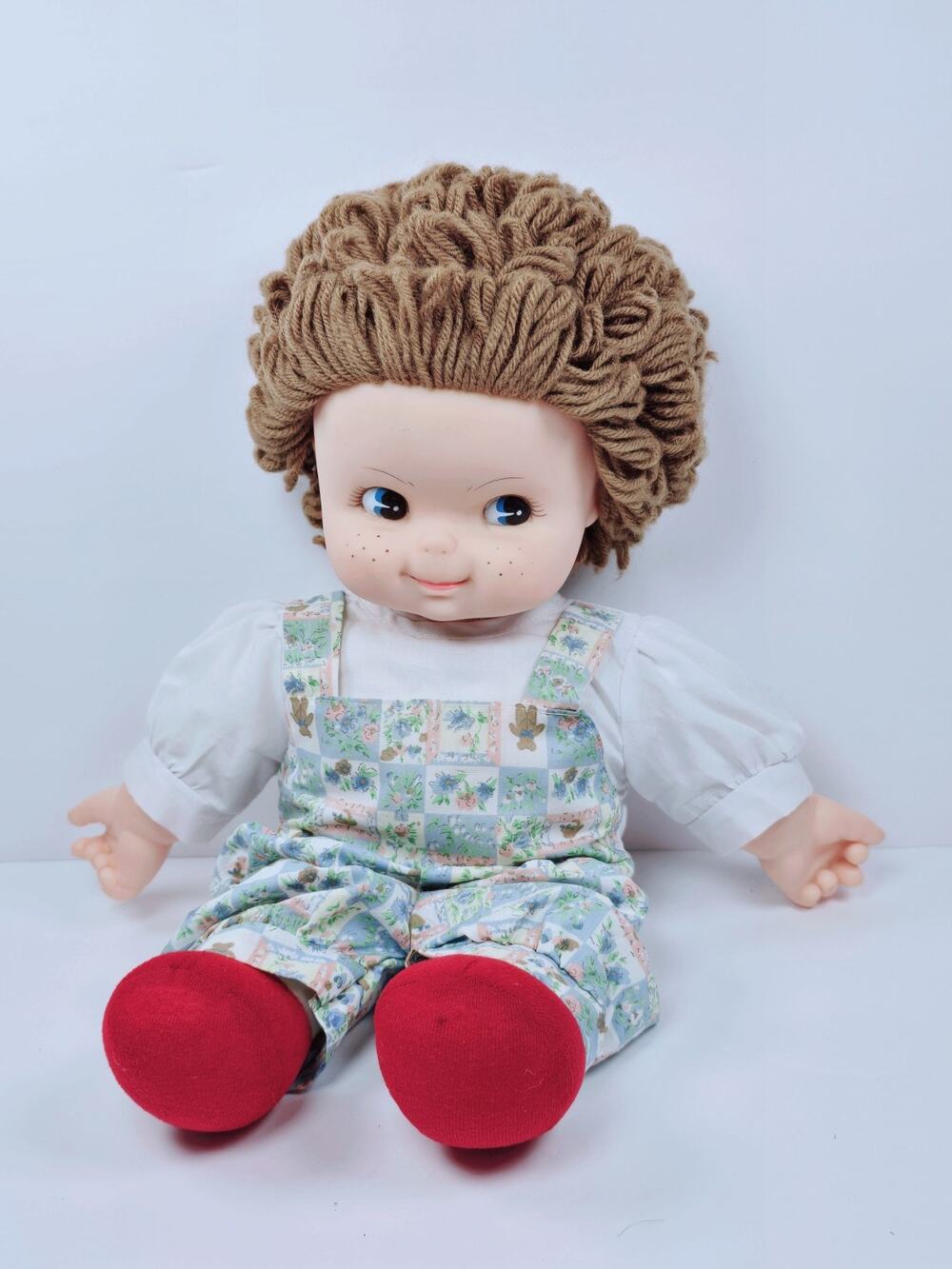 Uneeda Freckled Face MCMLXXIV (1974) Vintage Doll w/ Yarn Hair